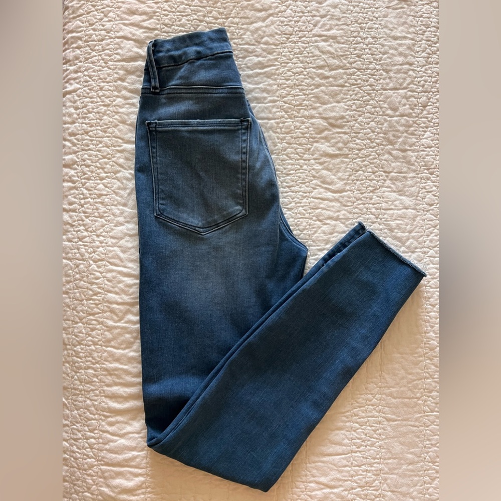 Good American skinny jeans, size 4, raw cut